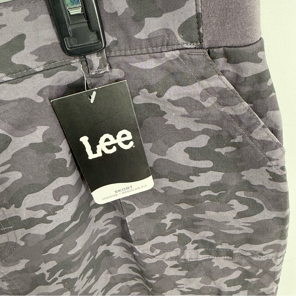 Lee Womens Skort Size 18 Mid Rise Zip NWT Gray Camouflage Cotton Camo Shorts - Picture 4 of 10